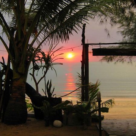 Goldkey Bungalow Hotel Koh Phayam Exterior foto