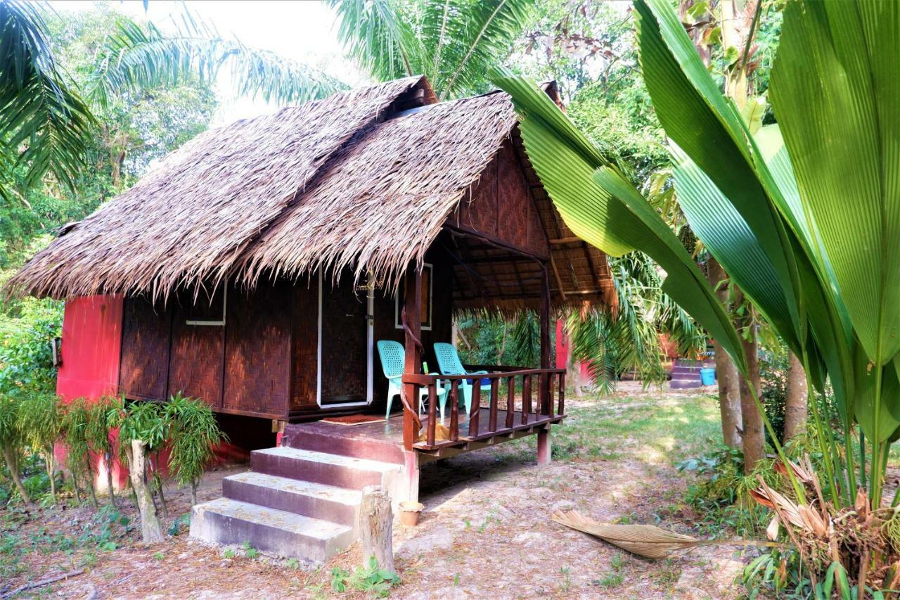 Goldkey Bungalow Hotel Koh Phayam Exterior foto